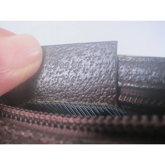 NWOT! Authentic Gucci cosmetic bag. - Picture 10 of 14